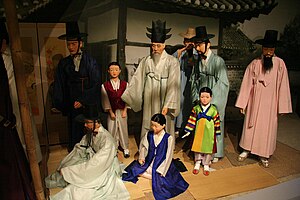 Korean clothing-Hanbok-Joseon period-01.jpg