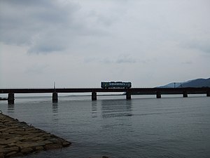 由良川橋梁を走る宮舞線列車 （2015年8月）