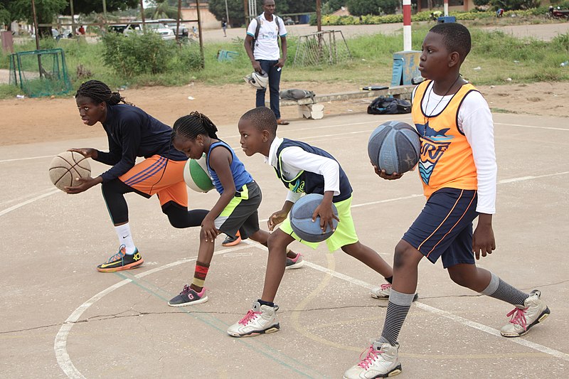 File:La parité au basket.jpg