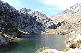 Lacul Embarrat inferior (Hautes-Pyrénées) 2.jpg