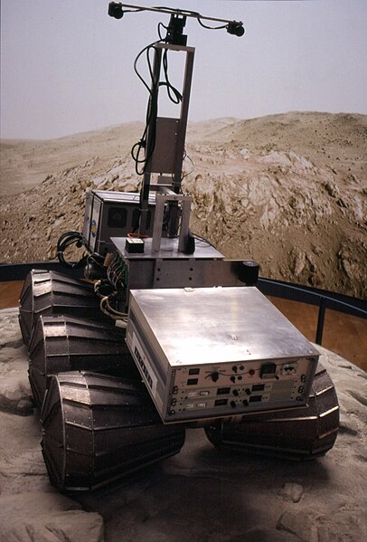 File:Lama robot CACM-film76.jpg