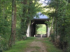 L'ingresso al ponte di legno nel 2008.