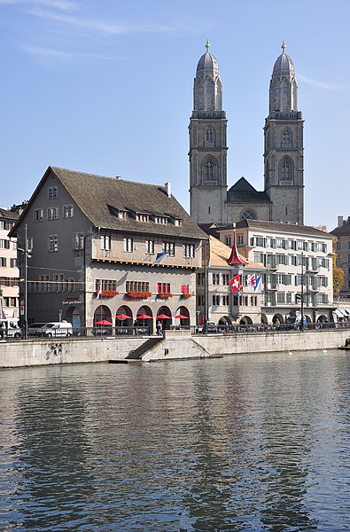 File:Limmatquai - Rüden - Zimmerleuten - Grossmünster - Wühre 2010-10-08 15-04-50 ShiftN.jpg