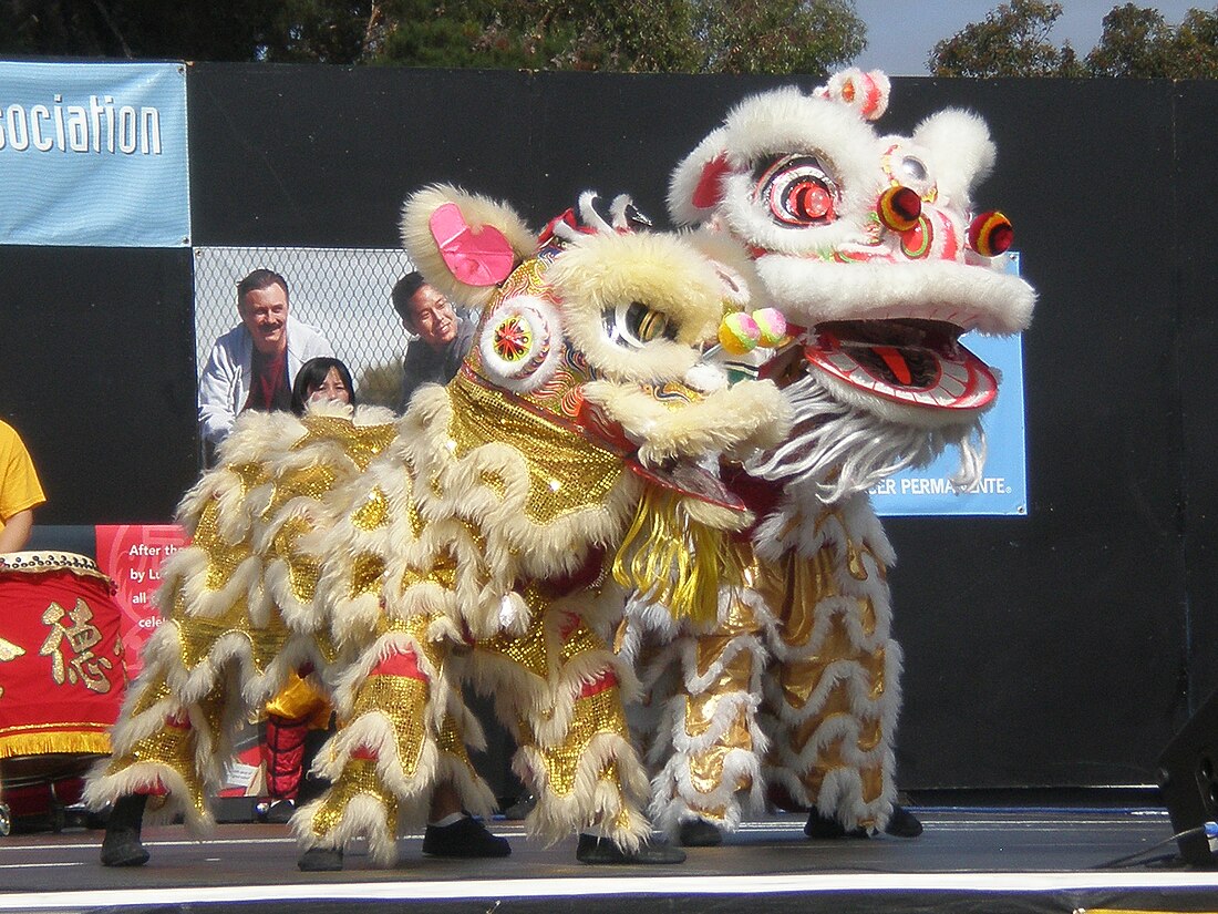 File:Lion dancers performing at 2008 SFIDBF 3.JPG