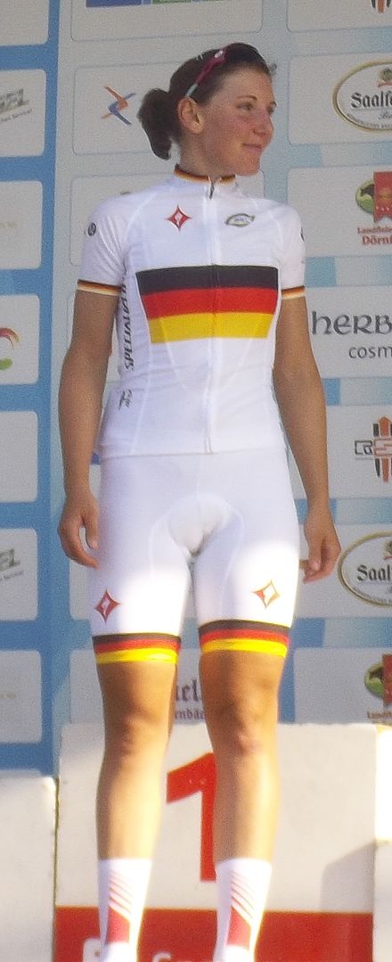Lisa Brennauer dans son maillot de championne d'Allemagne.