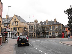 Llandrindod Wells-Temple Street.jpg ile South Crescent Kavşağı