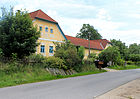 Čeština: Památkově chráněný statek 81 u hlavní silnice v Lodhéřově English: Old farm No 81 in Lodhéřov, Czech Republic.