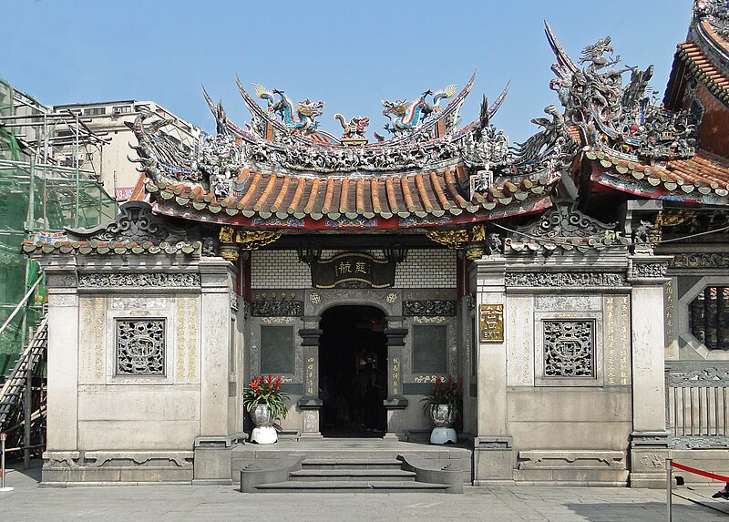 File:Longshan Temple, Taipei 02.jpg