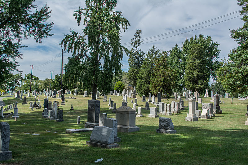 File:Looking NW across section D 02 - Glenwood Cemetery - 2014-09-14.jpg