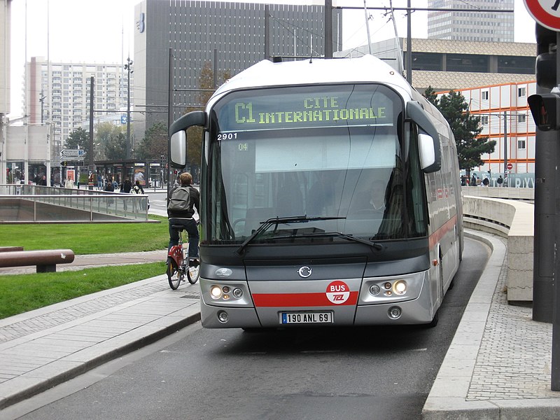 File:Lyon Trolleybus C1 2008.jpg