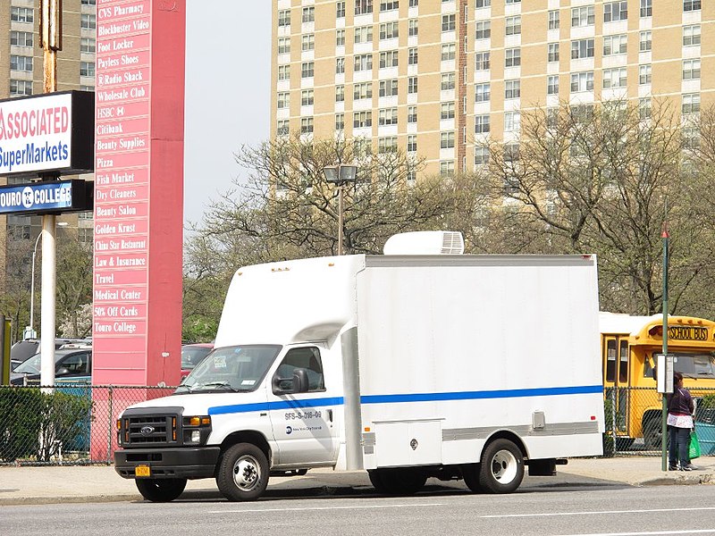 File:MTA (New York) MetroCard Sales van.jpg