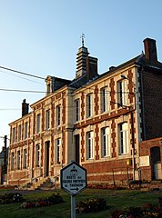 La mairie de Mainbressy avec son élégant clocheton.