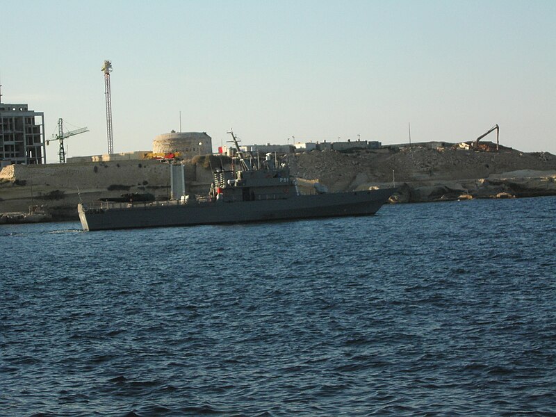 File:March 2007, boat in Valetta port 2.jpg