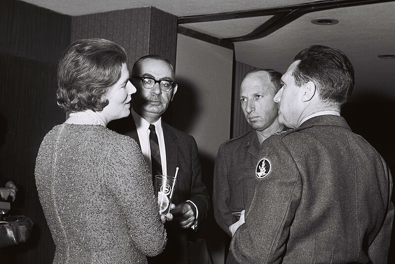 File:Mary Soames - Aharon Yariv - Zvi Zamir 1966-01-27.jpg