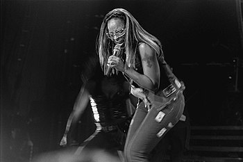 Mary J. Blige in una performance nel 2000