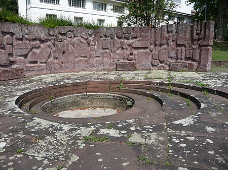 Mathildenhoehe Brunnen 02