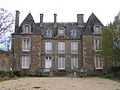 English: The former train station of Mayenne, Mayenne, France. Français : A private house in Mayenne, Mayenne, France.