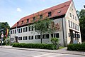 Nebengebäude des Landratsamts Miesbach ("Haus E") in der Münchner Straße 2 in Miesbach, Landkreis Miesbach, Regierungsbezirk Oberbayern, Bayern.