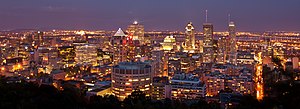 Vista notturna di Montréal dal Belvedere Kondiaronk chalet du Mont Royal