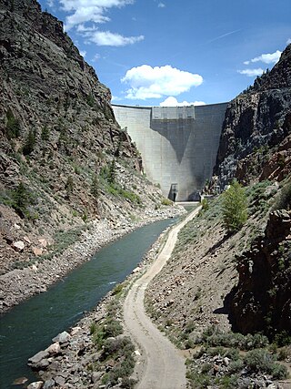 <span class="mw-page-title-main">Arch dam</span> Type of concrete dam that is curved upstream in plan