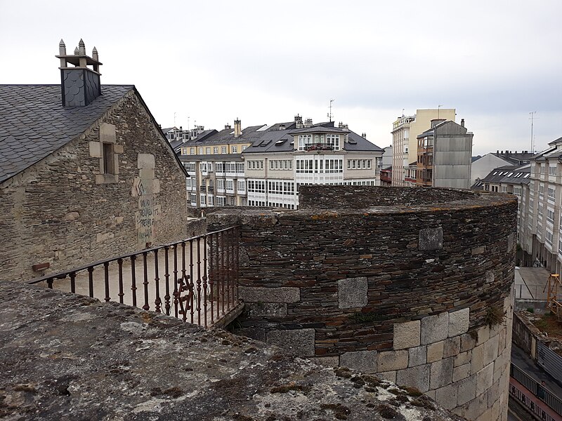 File:Muralla romana de Lugo 19.jpg