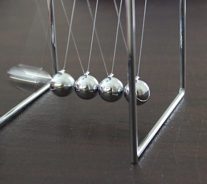 File:Newtons Cradle.jpg