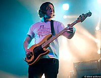 Nick O'malley: Brittisk basist