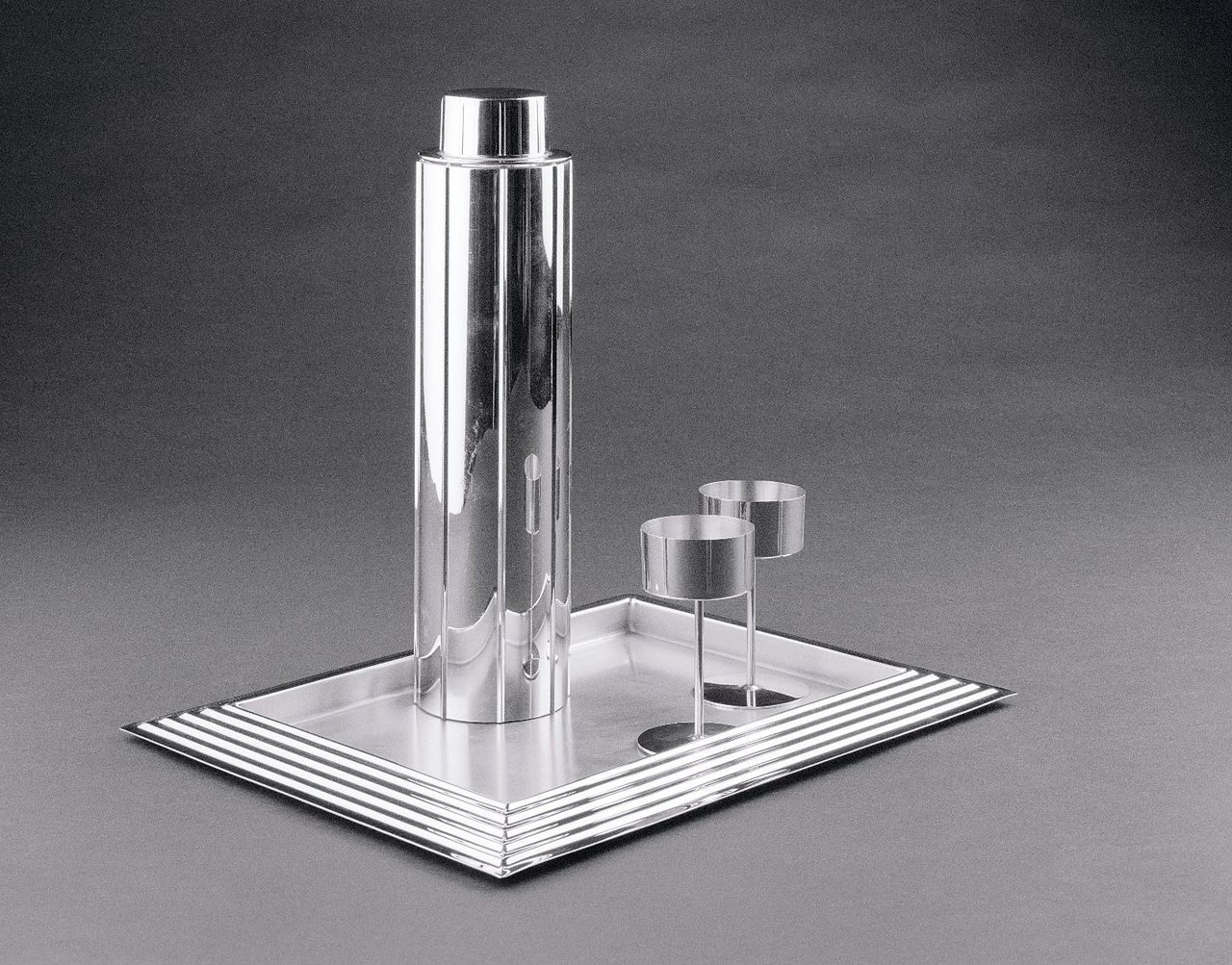 Cocktail set of chrome-plated steel by Norman Bel Geddes (1937)