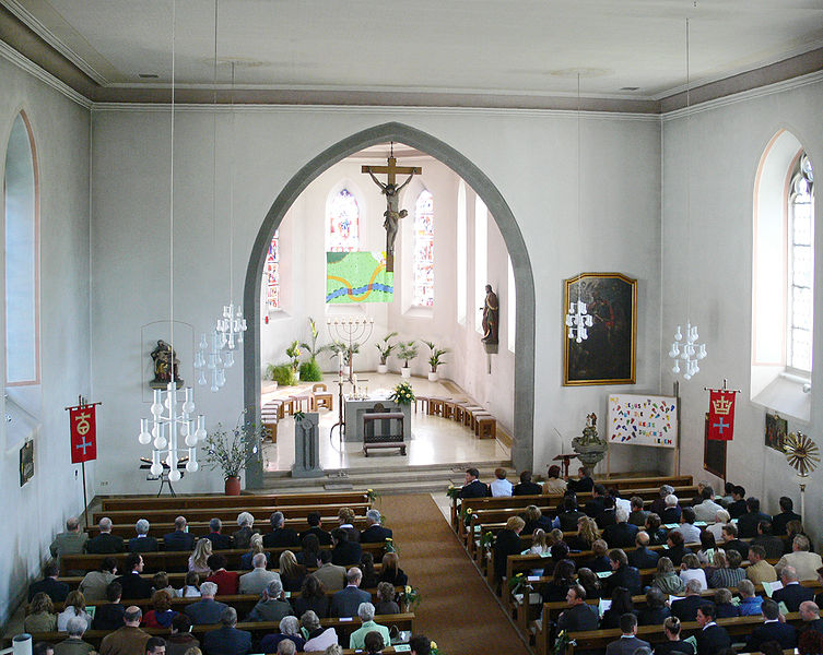 File:Oberteuringen Pfarrkirche innen.jpg