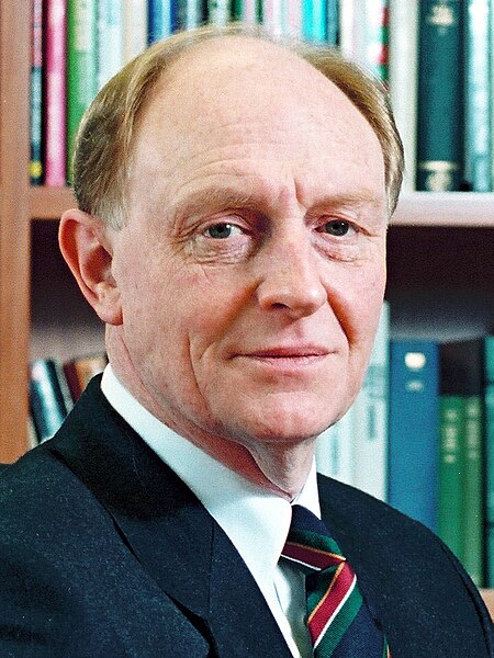 Image: Official portrait of Neil Kinnock, Member of the EC (cropped)