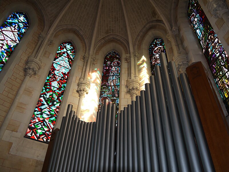 File:Orgue de l'église Saint Sébastien 44230.JPG