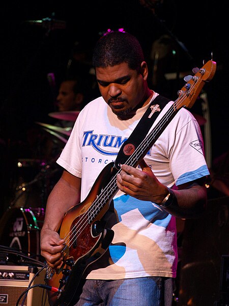 File:Oteil Burbridge-Allman Brothers Band.jpg