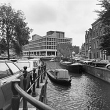 Overzicht Snoekjesgracht vanaf Snoekjesbrug - آمستردام - 20010975 - RCE.jpg