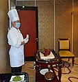 Pekin Shenzhen Hotel, preparation of lacquered duck