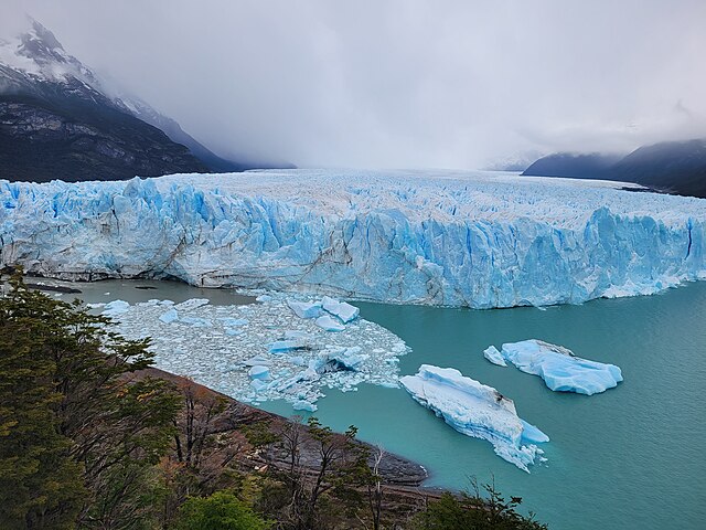 Vista frontal del Glaciar Perito Moreno en el Parque Nacional Los Glaciares