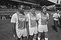 Persdag Ajax v.l.n.r. de nieuwe spelers Henny Meijer, Frank Stapleton en Jan Sorenson, Bestanddeelnr