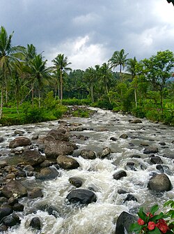 Wisata Alam Cadas Ngampar yang terletak di kaki Gunung Sawal, Desa Gunungsari.