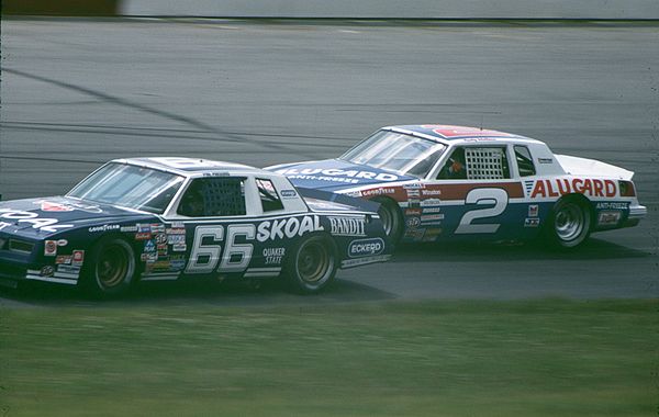 Wallace in the No. 2 (background) in 1985