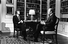 Brokaw interviewing President Gerald Ford in 1976