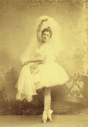 Pierina Legnani in Raymonda, act I, 1898 - "Danse du voile".JPG