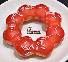 Pon de wreath strawberry flavor of Mister Donut in Japan.jpg