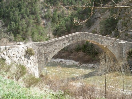 Pont de la Reine Jeanne (Saint-Benoît)