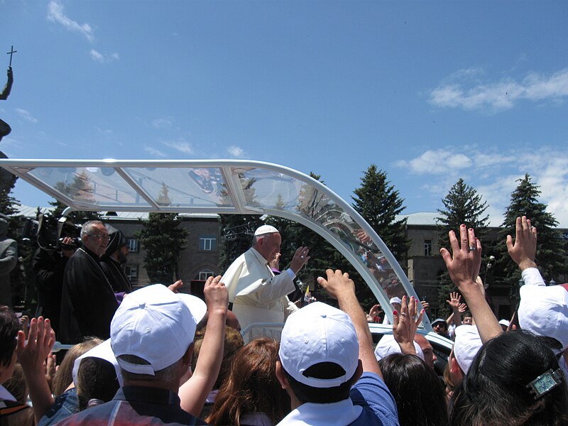 File:Pope Francis, Gyumri 05.jpg