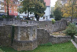 Römermauer und mittelalterliche Stadtmauer mit Zwingermauer und Zwingerturm, Standort Am Königshof