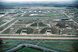 Refugios de misiles de crucero lanzados desde tierra en RAF Molesworth durante 1989.