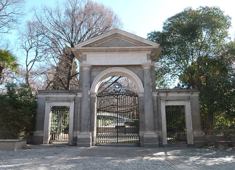 File:RJB - Puerta Real (Madrid) 01.jpg