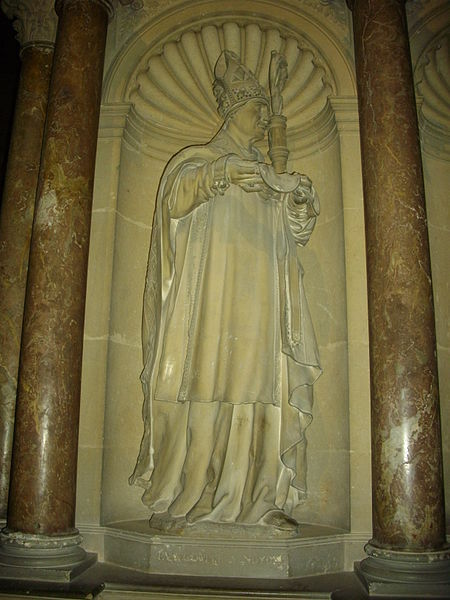 File:Reims - basilique Saint-Remi, tombeau de saint Rémi (25).JPG