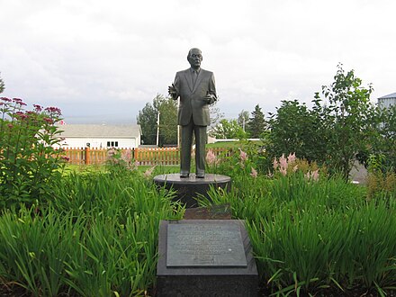 Statue of René Lévesque