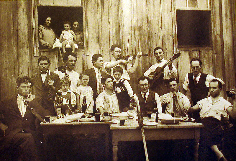 File:Reunião-de-família---1928.jpg