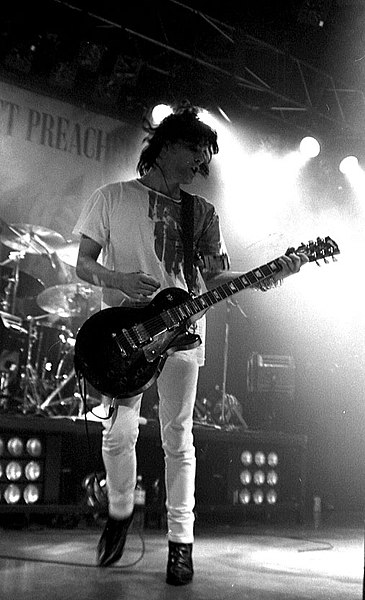 Edwards performing in Japan in 1991